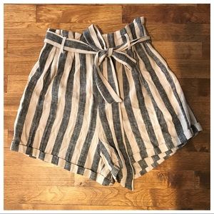 Urban Outfitters Cuffed Paperbag Shorts | Size M